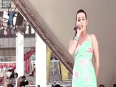 دختر سیاه 18 ساله برای اولین بار سایت سکسی دنیا طعم خروس سفید را می چشد