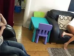 یک زن بالغ پفی ، قاطعانه یک مرد سیاه پوست را لگد می زند و از او معرفی سایت بازی سکسی لذت زیادی می خواهد