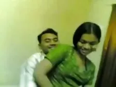 دختر سرخ Busty زرق و برق سایت های سکسی توپ دار می خورد و سوار یک دیک قدرتمند است