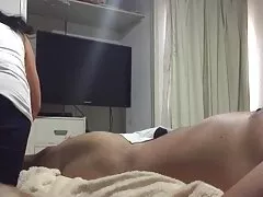 یک جوان آسیایی به طور غیراخلاقی بیدمشک خود را برای بیدمشک زیر فالوی مرد سیاه قرار می دهد و سایتهای فیلم های سکسی از وحشی لذت می برد